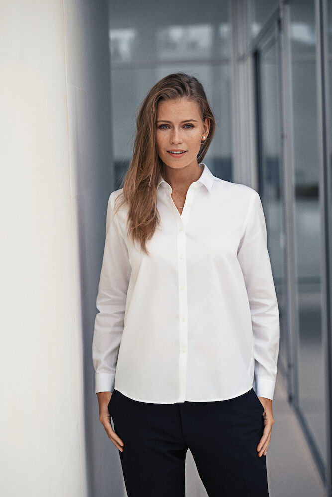 Green Bow 01 Woman Relaxed